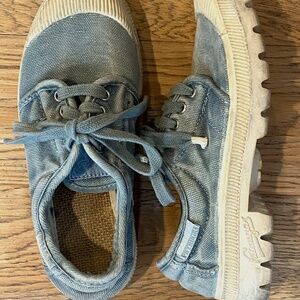 Grey-green and beige breezy walking shoes size 7.5 Pattangus